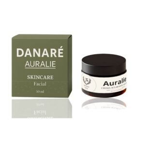 DANARÉ Auralie crema aclarante facial 50 ml de TAP NINU; reduce manchas y unifica el tono, presentación verde premium.